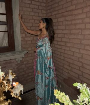 Kiran Malik Instagram - Wearing the luxurious and most elegant @ranosheirloomsofficial 

Earrings @masa.luxe 

📸 @capturedbysani 

#kiranmalik #ranosheirlooms #saree #lahore