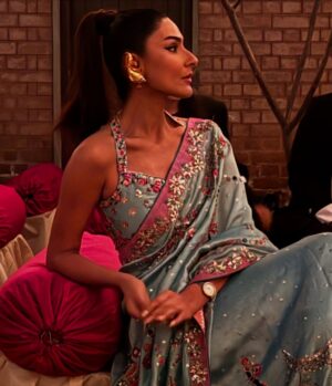 Kiran Malik Instagram - Wearing the luxurious and most elegant @ranosheirloomsofficial 

Earrings @masa.luxe 

📸 @capturedbysani 

#kiranmalik #ranosheirlooms #saree #lahore