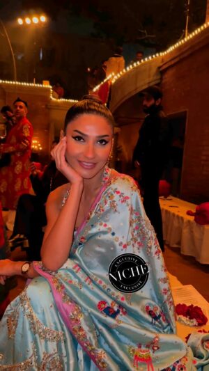 Kiran Malik Instagram - #KiranMalik makes a stylish appearance at #RanosHeirlooms’ debut solo showcase in Lahore. 

Can we also take a moment to appreciate #KiranMalik’s commitment to always SERVE? 😍