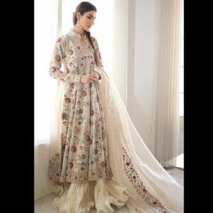 Kiran Malik Instagram - Sania Maskatiya @saniamaskatiya is back to Dubai for her Ramadan trunkshow on Tuesday 25th Feb ❤️ 

See you at Vida Emirates Hills from 10am - 7pm

📸 @sharmeenkhanphotography 

#kiranmalik #saniamaskatiya #eid #dubai