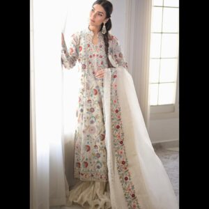 Kiran Malik Instagram - Sania Maskatiya @saniamaskatiya is back to Dubai for her Ramadan trunkshow on Tuesday 25th Feb ❤️ 

See you at Vida Emirates Hills from 10am - 7pm

📸 @sharmeenkhanphotography 

#kiranmalik #saniamaskatiya #eid #dubai