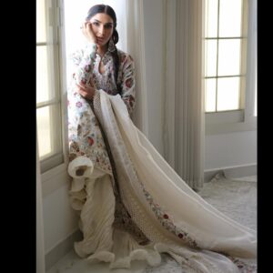 Kiran Malik Instagram - Sania Maskatiya @saniamaskatiya is back to Dubai for her Ramadan trunkshow on Tuesday 25th Feb ❤️ 

See you at Vida Emirates Hills from 10am - 7pm

📸 @sharmeenkhanphotography 

#kiranmalik #saniamaskatiya #eid #dubai