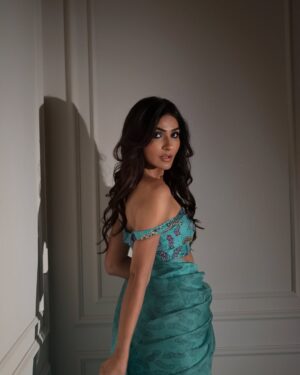 Kiran Malik Instagram - Wearing museluxe @museluxelove 

📸 @sharmeenkhanphotography 

#kiranmalik #saree #museluxelove #event #fashion #dubai #ootd