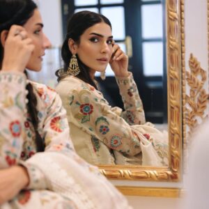 Kiran Malik Instagram - Sania Maskatiya @saniamaskatiya is back to Dubai for her Ramadan trunkshow on Tuesday 25th Feb ❤️ 

See you at Vida Emirates Hills from 10am - 7pm

📸 @sharmeenkhanphotography 

#kiranmalik #saniamaskatiya #eid #dubai