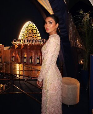 Kiran Malik Instagram - In my forever fav @farazmanan 🌙

Hair @samer_k_hairstudio