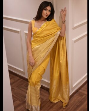 Kiran Malik Instagram - Wearing @raw_mango 🌼

Photo credits @sharmeenkhanphotography 

#sareekindanight #kiranmalik