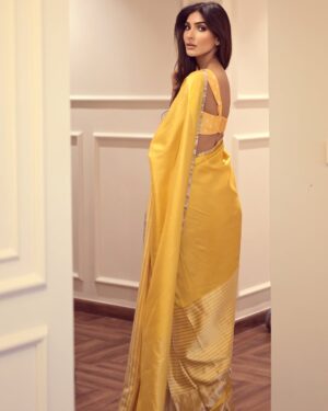Kiran Malik Instagram - Wearing @raw_mango 🌼

Photo credits @sharmeenkhanphotography 

#sareekindanight #kiranmalik