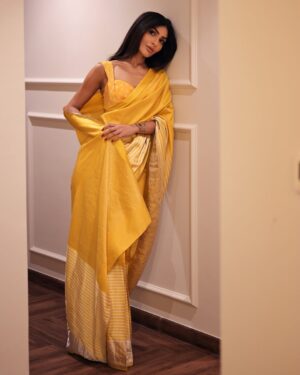 Kiran Malik Instagram - Wearing @raw_mango 🌼

Photo credits @sharmeenkhanphotography 

#sareekindanight #kiranmalik