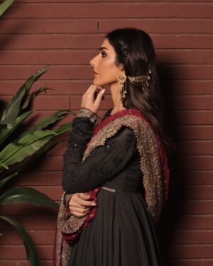 Kiran Malik Instagram - Wearing @hussainrehar.official 

Hair & makeup @nabila_salon @sajawal_mua 

📸 @farrukhzafarphotography