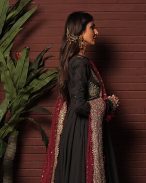 Kiran Malik Instagram - Wearing @hussainrehar.official 

Hair & makeup @nabila_salon @sajawal_mua 

📸 @farrukhzafarphotography