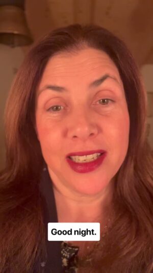 Kirstie Allsopp Instagram - It’s Wednesday again, and you know what that means…
Turn to @channel4 NOW for another brand new @loveitorlistituk, by the way, did anyone find @philspencertv in New Zealand? 😘