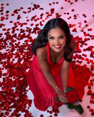 Klaudia El Dursi Instagram - Happy Valentines Day❤️
I choć Kochać i Szanować powinniśmy się każdego dnia, to jednak fajnie dziś jakoś śmielej i bardziej pokazać ile bliskie osoby dla nas znaczą 🫶🏽
Przesyłam Wam dużo miłości ❤️