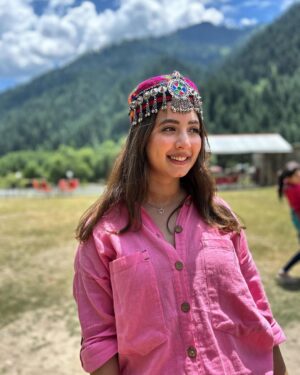 Komal Aziz Khan Instagram - Eid Mubarak from Kashmir ❤️