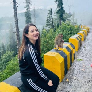 Komal Aziz Khan Instagram - Photobombed 🐵