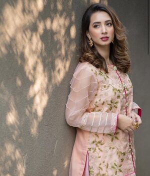Komal Aziz Khan Instagram - Sometimes you got to be a beauty and a beast ✌️