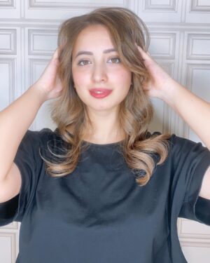 Komal Aziz Khan Instagram - Hello new hair !

Thanks @zaynuppal for the transformation and getting me vacation ready.