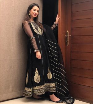 Komal Aziz Khan Instagram - GIVE AWAY ALERT 👏

To thank you all I am GIVING AWAY this black anarkali outfit to one lucky winner. 

To enter the giveaway, tag 5 of your female best friends in the comments section and ask them to follow my brand @omalbykomal on Instagram. 

One lucky winner will be announced next week.

BEST OF LUCK 🥰