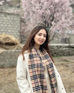 Komal Aziz Khan Instagram - Missing the cold breezy Hunza afternoons. Karachi why so hot 🙄