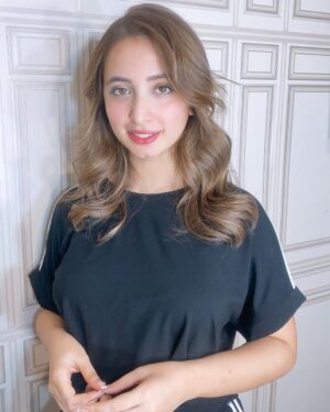 Komal Aziz Khan Instagram - Hello new hair !

Thanks @zaynuppal for the transformation and getting me vacation ready.