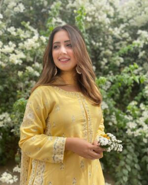 Komal Aziz Khan Instagram - Love this lemon yellow outfit by @neemblockprints. Sooo comfortable and such a refreshing colour. 

Check out their Appna exhibition happening in Dallas, USA right now !