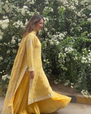 Komal Aziz Khan Instagram - Love this lemon yellow outfit by @neemblockprints. Sooo comfortable and such a refreshing colour. 

Check out their Appna exhibition happening in Dallas, USA right now !
