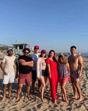 Komal Aziz Khan Instagram - K college mini reunion/beach day photo dump 🏖