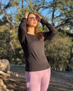Komal Aziz Khan Instagram - At my happiest in nature 🙏

Bonus points if you can guess what’s in my pockets.
