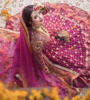 Komal Aziz Khan Instagram - Novera gets a bridal makeover by @faizas.salon