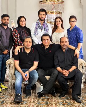 Komal Meer Instagram - From the set of Aap Ka Hogaya the new anthem of love & romance❤️❤️ @asadaqureshi @wajahathussain.syed @haroonkadwani @komallmeer @mariekhan1 @ayshaadil @harpalgeotv @7thskyentertainment #aapkahogaya #ishqhua