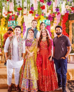 Komal Meer Instagram - Teray Anay se🕊 

Hope ya’ll enjoyed the last episode. 
SO grateful to have been a part of this project. Thank you @abdullah.kadwani @asadaqureshi @mariekhan1 for making this happen! 🤍 
Thankful for all the laughters and fun times on set. For our brilliant director Zeeshan Ahmad, you made it all so easy! Thank you for your trust, your patience, your jokessss! 🤍
@muneeb_butt There’s no dull moment when you’re around so thank you for being you even on the hard days and the bad days and everyday! It was a treat working with you! 🤍
And to the entire cast and crew, I miss you allllll!🤍🤍🤍
@sidra.niazii My Bebo foreva! ♥️
@laibaakhanofficial @srhaasgr.official @shameemhilaly @zainaconda @manipakistani @sami_khan.sk @hammad_farooqui01 @sadafaashanofficial @thesaleemmairaj @inayatkhanofficial @faaizahasan @salman_shahid_actor @alyykhanofficial @mehmood.aslam.165033 @rashidhfarooqi @aadikhan.official @shizzakhan.official @shaheen.h786 @ellie_zaid @suky_nahkhan_official @mujtabaabbas_khan 
And everybody else! 

Lastly but most importantly, to everybody who watched, Thank you! For all the love, dms, vms everyyything! I love you all! ♥️🌸

#TerayAnaySe
@harpalgeotv 

Wearing : @nomiansari fell in love with it! Thank you.♥️
Picture credits : @m_a_s_films_and_photography