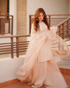 Actress Komal Meer HD Photos and Wallpapers June 2023