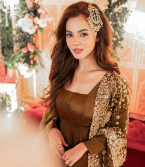 Komal Meer Instagram - Outfit: @lulusarstudio
Jewellery: @kohar_jewel
Photographer: @syedsajjadphotographyfilms  @adeebahmedphotography 
Management: @nidasheikhh