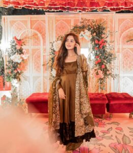 Actress Komal Meer HD Photos and Wallpapers January 2025