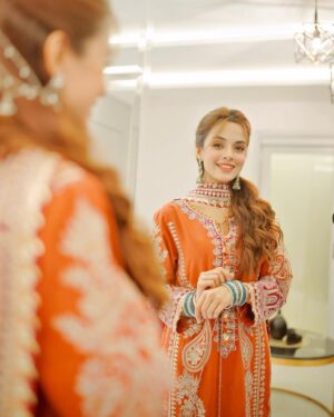 Komal Meer Instagram - Eid Mubarak lovess! 🕊 

Mera Pasandeeda Jora by Asim Jofa!
@asimjofa @iamasimjofa
#AsimJofa #IWearAsimJofa #MeraPasandeedaJora #EidEdit #EidDay #Eid #Celebration #embroideredcollection #EidWear #EidOutfit #EidSpecial #EidOutfitInspo #EidMubarak #outfitoftheday #eidulfitar 

Picture credits : @theweddingbridge 🌸