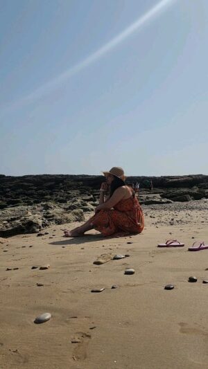 Komal Rizvi Instagram - Friday Feels at French Beach 🏖 🌞
