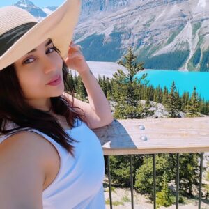 Komal Rizvi Instagram - Stunning lakes and mountains in Banff, Canada! 
#lastweek