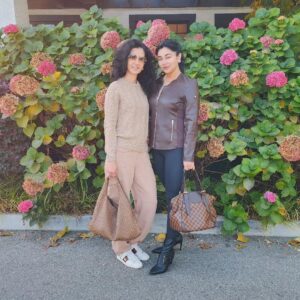 Komal Rizvi Instagram - All I need is some simple Fun .... with some yummy  Food ... and a good Friend. 

#soblessed