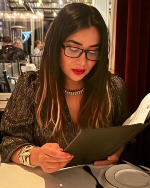 Komal Rizvi Instagram - Stole my hubbies reading glasses!!!!
Yay? Or Nay?!