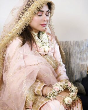 Komal Rizvi Instagram - Mere Nikkah ka Jorda 🦋🧿