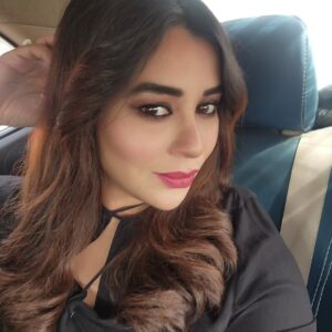 Komal Rizvi Instagram - Off to the launch of ZERO-FADE Color Protect Hair care range! 
www.trulykomal.com ❤️

@trulykomalofficial