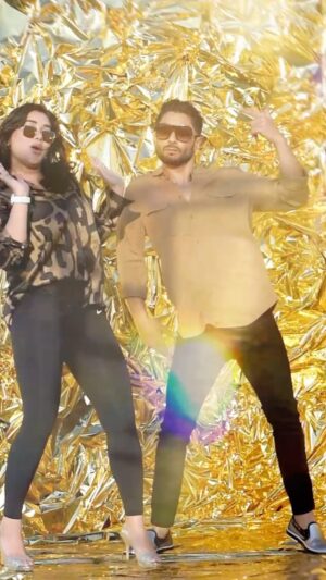 Komal Rizvi Instagram - Missing you tons ❤️
.
.
.
“All we are remembered by is out relationships.”Something you (Komal) taught me many years ago. It wasn’t until very recently I that actually sunk in. 

Dancing with the most talented human I know. Although we did rehearsed for a few minutes ur a complete natural. To creating many more memories together. 

Keep shining, loving, travelling and reminding us of the things that matter. 

Love u sis ❤️❤️❤️
.
.
.
#teribaatonmeinaisauljhajiya #teribatoonmai #bollywood #dance #dancechallenge #dancereels #explore #explorepage #shahidkapoor #ragaav #kritisanon #raghav #tanishk #viralreels #viralvideos #sunday #sundayvibes