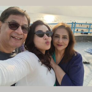 Komal Rizvi Instagram - Beaching with mom and dad ❤️