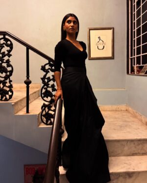 Konkona Sen Sharma Instagram - Met the most wonderful women at the @hollywoodreporterindia Power List dinner last night! Such a pleasure to meet and celebrate some of my heroes and be inspired by them! Thank you @anupama.chopra @missusdesai ♥️

Clothes @rishtabyarjunsaluja 
Stylist @damini_styles 
Makeup @seldon_makeup 
Hair @nimishashah210
Photos @seldon_makeup
