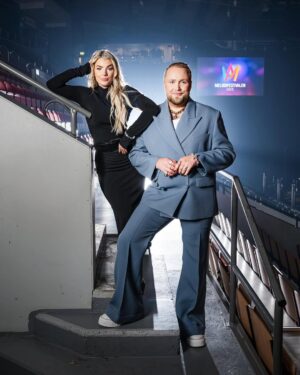Kristina Petrushina Instagram - Kan. Inte. Fatta. Att. Imorgon. Smäller. Det! 😭❤️😭❤️

Hoppas att ni är redo för Melodifestivalen 2025!!!! (vilken sjuk mening o skriva!!! 😭🤞)

Foto: Stina Stjernkvist / SVT