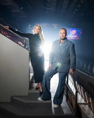 Kristina Petrushina Instagram - Kan. Inte. Fatta. Att. Imorgon. Smäller. Det! 😭❤️😭❤️

Hoppas att ni är redo för Melodifestivalen 2025!!!! (vilken sjuk mening o skriva!!! 😭🤞)

Foto: Stina Stjernkvist / SVT