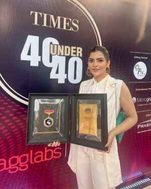 Kritika Khurana Instagram - Your girl just won the Times 40 Under 40 award! @delhi.times 
I can't stop crying happy tears because I'm so proud of her. 
I am overwhelmed with pride for the 20-year-old Kritika, she didn't let anything stop her. It feels amazing to be seen alongside such talented people, and it gives me so much confidence. Shoutout to all my girls out there, hustling every day and making their own way. I know it can be hard sometimes, but trust me, it's all going to be worth it in the end!
Outfit @ete_india 
Jewellery @outhousejewellery 
MUA @makeupbyniharikamukim