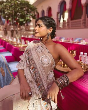 Kritika Khurana Instagram - 8 wedding hairstyles to steal the show!  Which one’s your vibe? 💕 #WeddingHair