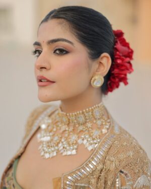 Kritika Khurana Instagram - 8 wedding hairstyles to steal the show!  Which one’s your vibe? 💕 #WeddingHair