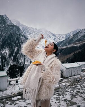 Kritika Khurana Instagram - It’s day 3 in Manali! We explored Koksar and Sissu, savored some Maggi and chai, and made some furry pals. Had a blast with RTV rides too! ❤️