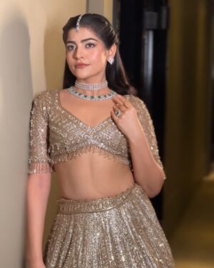Kritika Khurana Instagram - Hair can make or break a look. Here are some of our favorite hairstyles for this wedding season to save for later. ✨